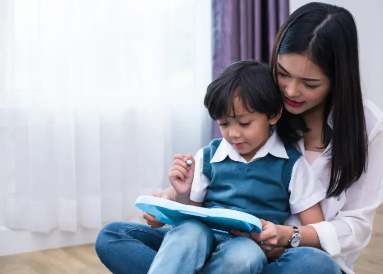 Nằm mơ thấy mẹ ôm ấp mình lúc còn bé